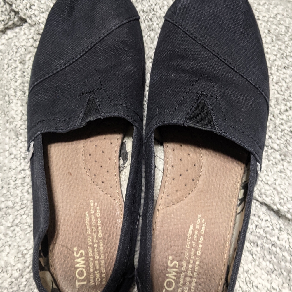 Classic Black Toms size 7.5